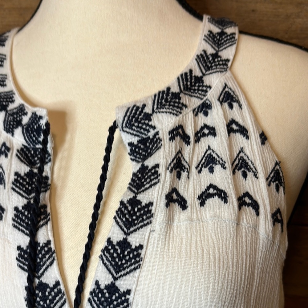 Forever 21 Women's White and Black Sleeveless Dress - Picture 6 of 9